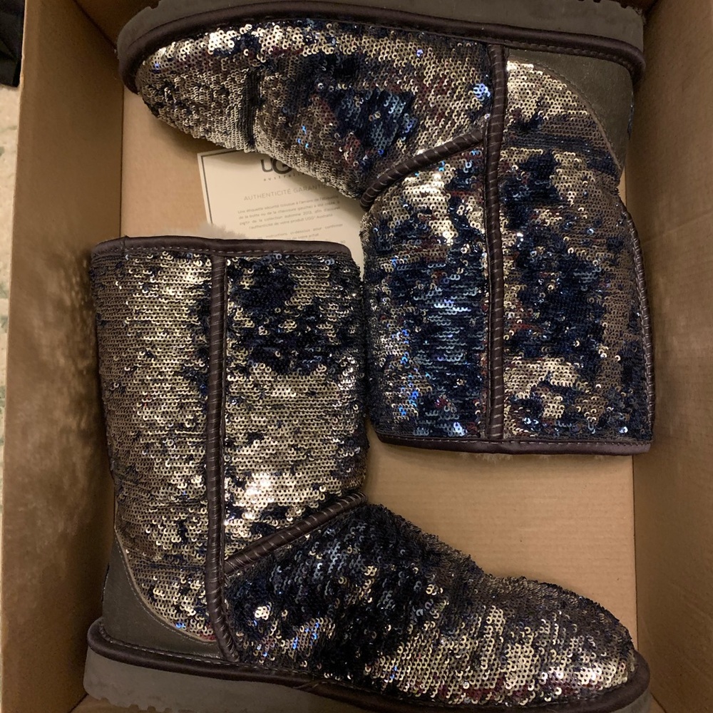Women’s Short Ugg Boots Sparkle Blue Silver Size 8